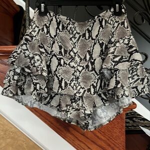 Misspap Black And Grey Sexy Snake Print Side Zip Entry Ruffle Mini Skort Size 6